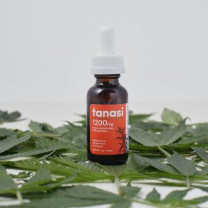 CBD and grapefruit: Tanasi CBD tincture on hemp leaves